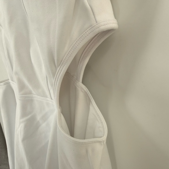 Suhk Asana Womens White Tennis Dress Built In Bra And Shorts Size Small Pockets - Picture 10 of 11